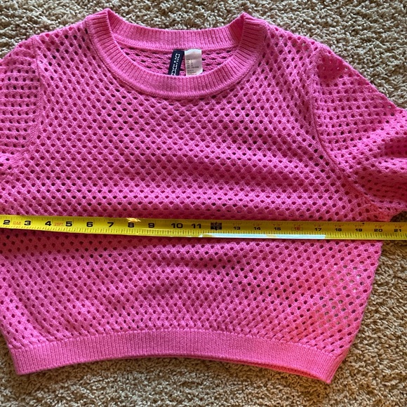H&M Divided crop Pink Knit Short Sleeve Sweater, size large - Picture 9 of 10